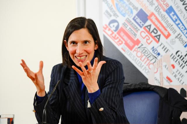 Primarie Pd, Schlein in testa nei sondaggi. E su Meloni: "Non si batte per le donne"