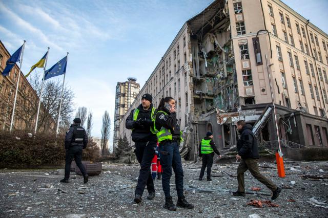 Ucraina, allarmi antiaerei nella notte in tutto il Paese. Palloni spia su Kiev