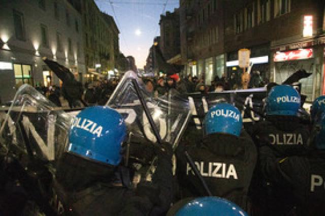 Caso Cospito, anarchici in piazza a Roma. L'Antiterrorismo: "Livello d'allerta alto"