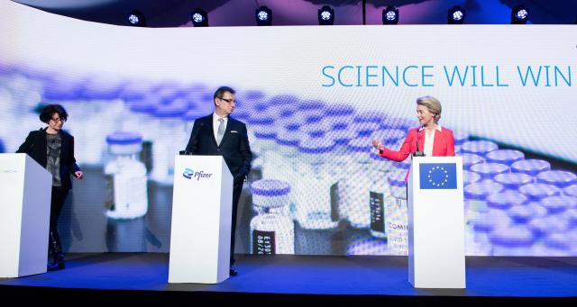 Vaccino Covid, la chat segreta Von der Leyen-Bourla ed il disprezzo per la democrazia e la libert&agrave;