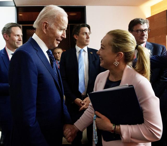Telefonata Biden-Meloni: "Confermiamo stretto coordinamento in Ucraina". Usa: "Premier benvenuta a Washington"