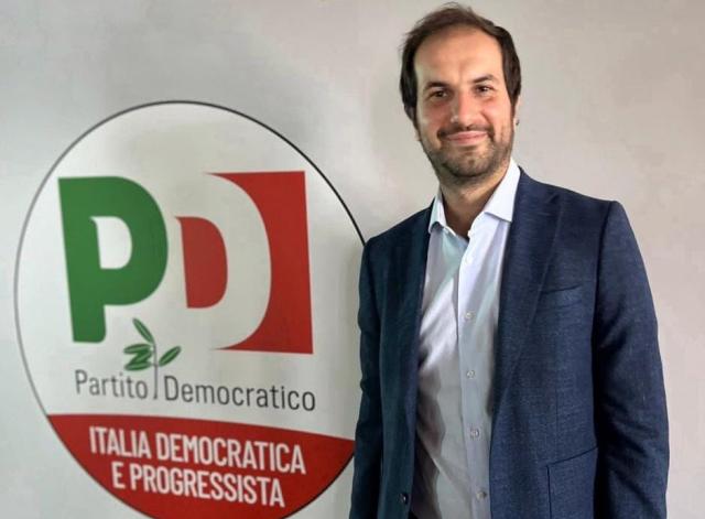 Pd, a Gragnano (Na) il congresso finisce in rissa: urla, spintoni e insulti al deputato Sarracino