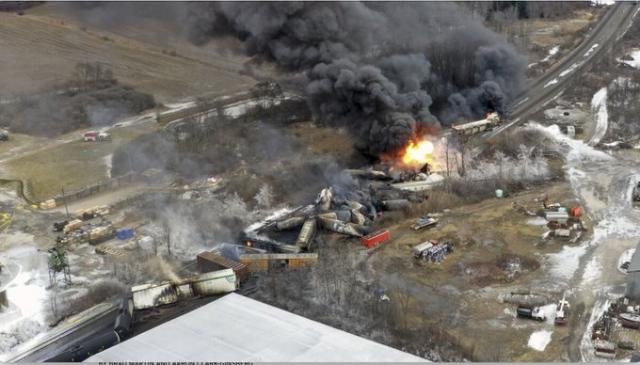 Usa, treno deragliato in Ohio: rinvio penale ai danni della compagnia ferroviaria Norfolk Southern