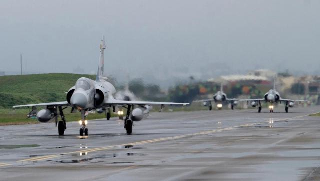 Taiwan, seconda incursione aerea cinese mentre Stati Uniti concordano la vendita di armi