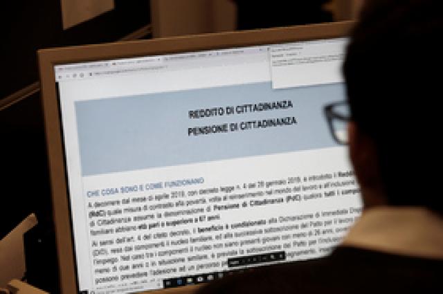 Reddito di cittadinanza, falso medico scoperto all'isola d'Elba: visite illegali senza laurea