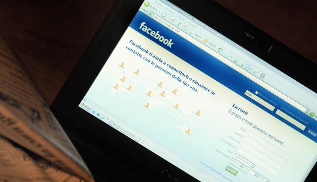 Francia, social vietati fino ai 15 anni: la proposta di legge. Et&agrave; media di iscrizione? 8 anni e mezzo