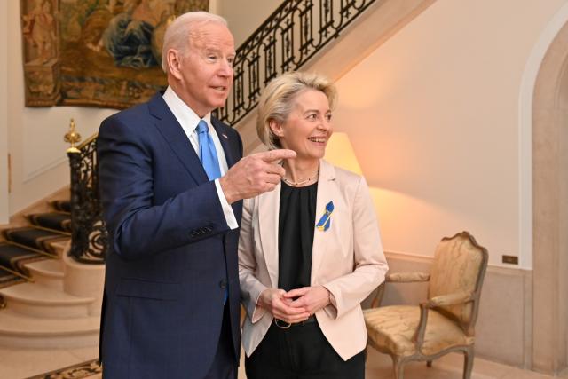 Nato, ipotesi von der Leyen alla guida, possibile ok di Biden alla presidente UE filo-Usa