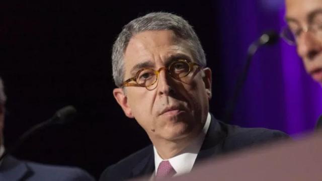 Rete TIM, De Puyfontaine (Vivendi): "Offerte sulla rete troppo basse": gioco al rialzo 