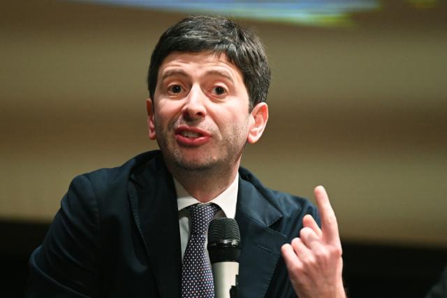 Inchiesta Covid Bergamo, Speranza comanda, Brusaferro esegue: scuole chiuse e funerali vietati senza accordo Cts