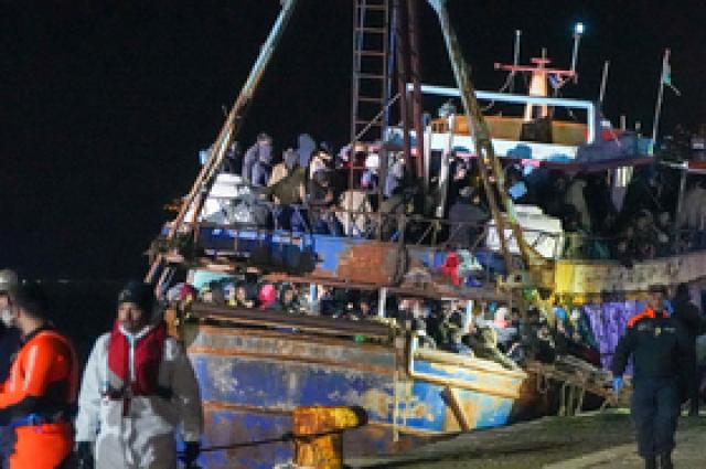 Migranti, naufragio al largo della Libia: 30 dispersi in mare. Schlein: "Vergogna per l'Italia"