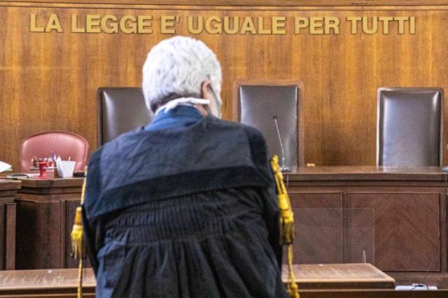 Obbligo vaccinale, sentenza del Tribunale di Napoli respinge l'accusa di "forzata consegna" ad un militare senza green pass
