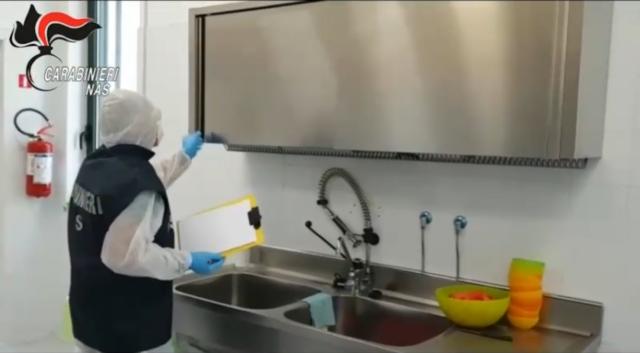 Controlli dei Nas nelle mense scolastiche: una su 3 irregolare. Chiuse 9 cucine