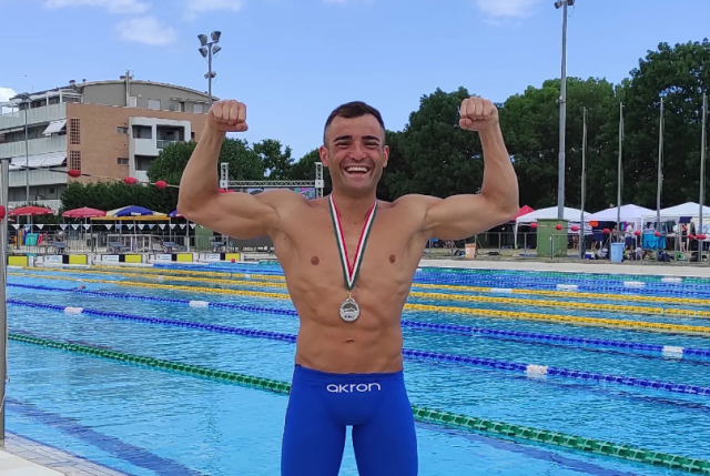 Claudio Rais, morto improvvisamente a 37 anni: nel 2021 era stato campione italiano di nuoto nella categoria&nbsp;Master