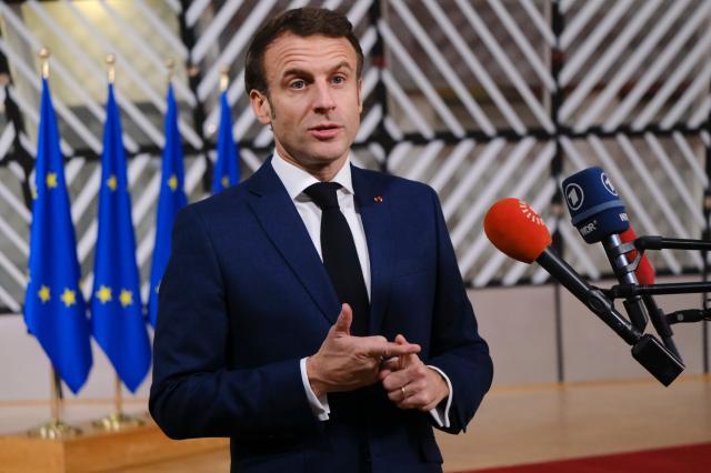 Riforma delle pensioni, Macron affronta 2 mozioni di sfiducia. Le Pen: "Governo gioca con cerini a una pompa di benzina"
