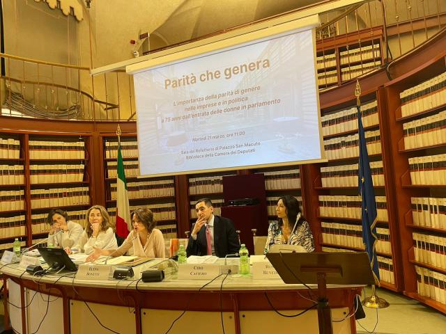Parit&agrave; che genera,  il dibattuto su divario di genere in politica e nelle imprese di Comin & Partners