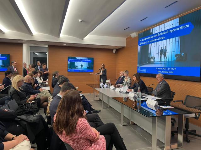 Confindustria Assoconsult, necessaria regolamentazione della rappresentanza di interessi: il tavolo di confronto