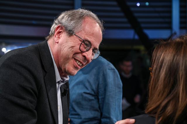 Virologi Covid, finanziamenti da Pzifer e Gates: a Crisanti, Bassetti, Burioni un 1mld di euro da Big Pharma