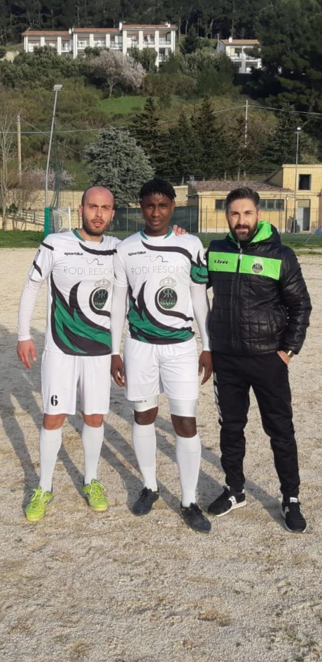 Grande festa per il Real Rodi Garganico dopo la vittoria per 4-0 contro il Sant&rsquo;Agata di Puglia