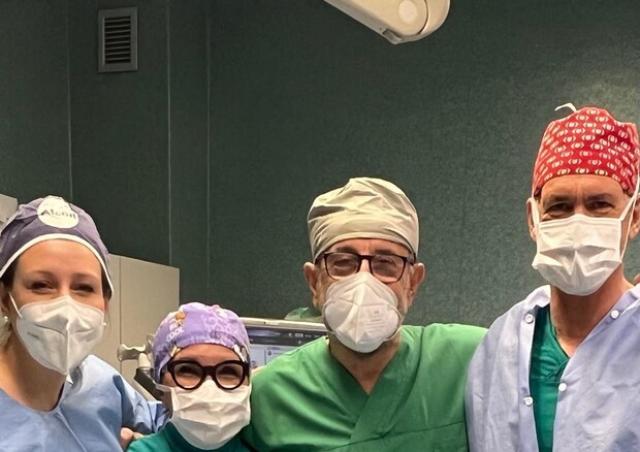 Torino, 83enne cieco recupera la vista: primo successo al mondo nell'autotrapianto di cornea