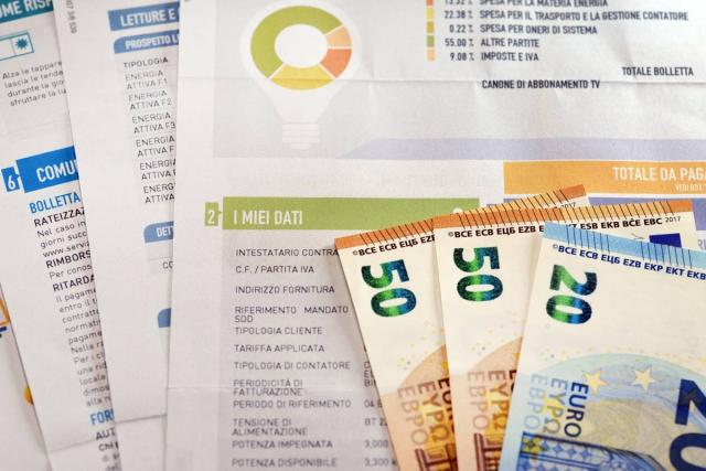 Bollette, Arera: &ldquo;Da aprile a giugno costo dell&rsquo;elettricit&agrave; gi&ugrave; del 55%&rdquo;. Ma +34% rispetto al 2021