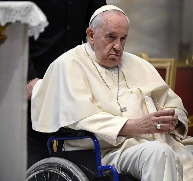 Papa Francesco rimane ricoverato all'ospedale Gemelli. "Ha un'infezione respiratoria", escluso Covid