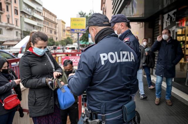 Covid, il sindacato di polizia Cosap denuncia : "50mila danneggiati dopo il vaccino"