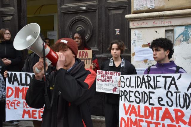 Agguato al Michelangiolo di Firenze, minacce degli antifascisti: cambia scuola la sorella di un indagato