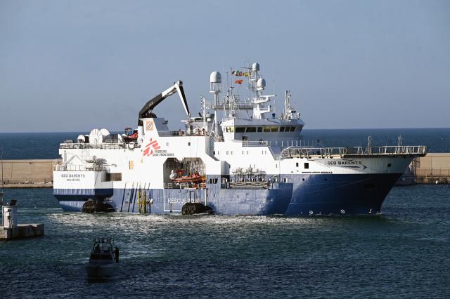 Migranti, Geo Barents salva 440 persone nella zona Sar di Malta. Soccorsi durati 11 ore 