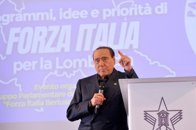 Leucemia mielomonocitica cronica: cos'&egrave; la malattia di Berlusconi e come si cura