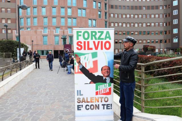 Berlusconi &egrave; stabile e chiede di tornare a casa, ma persiste l'infezione polmonare. Oggi nessun bollettino medico