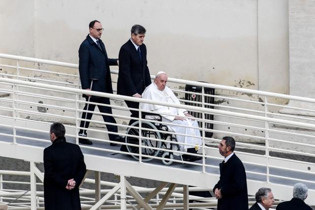 Disuguaglianza sanitaria, Italia spezzata in due. Papa Francesco: "Preoccupato da povert&agrave; di salute"