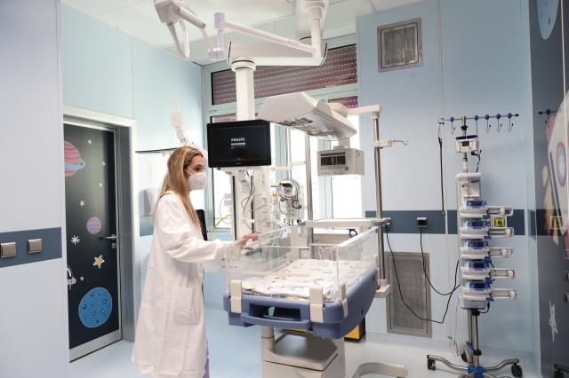 Partorisce in un capannone, porta la neonata in ospedale e va via: "Tenetela voi". Un nuovo 'caso Enea' a Milano