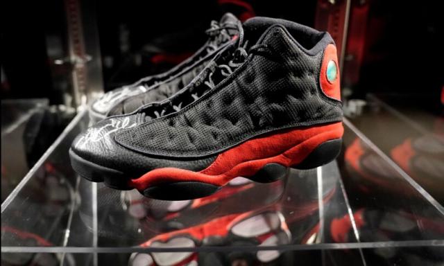 Michael Jordan, le scarpe pi&ugrave; pagate di sempre a 2.2 milioni di dollari