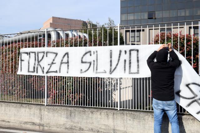 Berlusconi ricoverato, nuovo bollettino medico dal San Raffaele: "Costante miglioramento, ma resta in terapia intensiva"