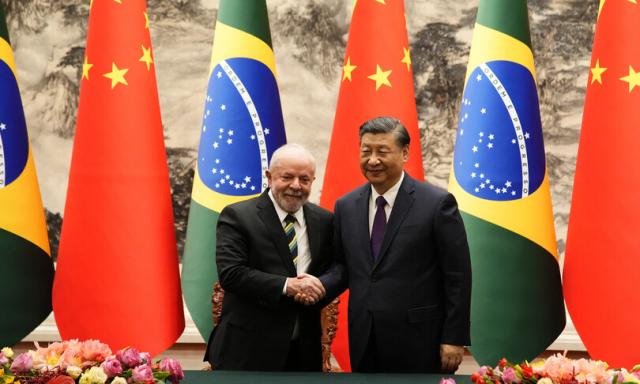 Cina-Brasile, Xi riceve Lula a Pechino: &ldquo;Cambiare governance globale&rdquo;. Firmati 14 accordi bilaterali 