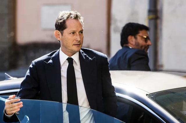 Agnelli-Elkann, la dinastia che ha tradito l&rsquo;Italia: John andrebbe processato per &ldquo;alto tradimento&rdquo;, ma scapper&agrave; a NY o Parigi con i soldi