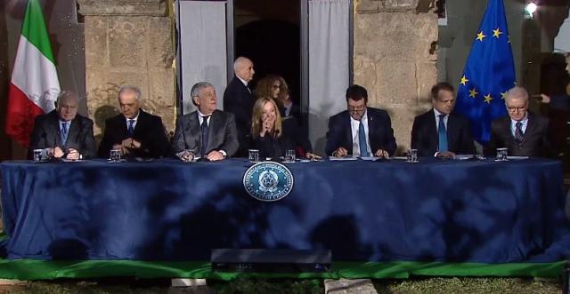 Decreto Cutro, stop ai lavori commissione per i troppi emendamenti: testo torna in Aula nella versione originale