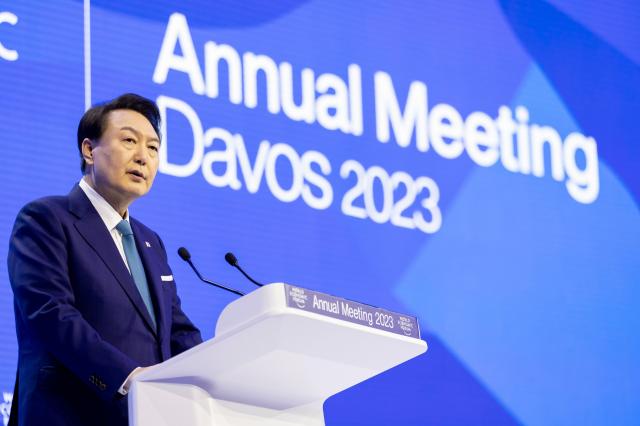 Corea del Sud, Seul apre all'invio di armi all'Ucraina. Medvedev: "Armi russe alla Corea del Nord"