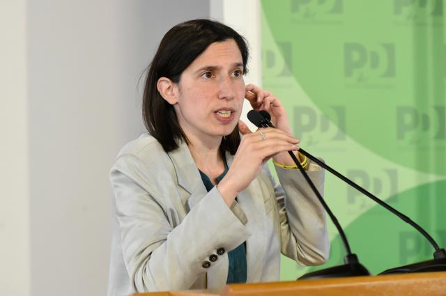 "Il pd &egrave; solo un utero in affitto per far nascere un nuovo soggetto politico di sinistra sinistra"