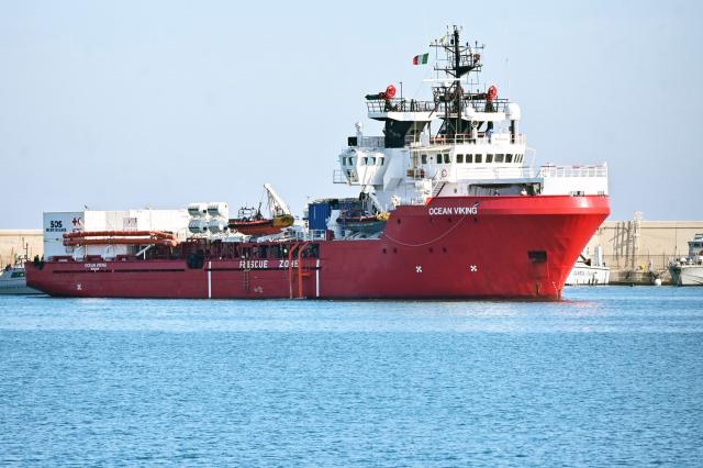 Migranti, il governo vuole aumentarne il flusso: destra allineata al vangelo della globalizzazione neoliberale