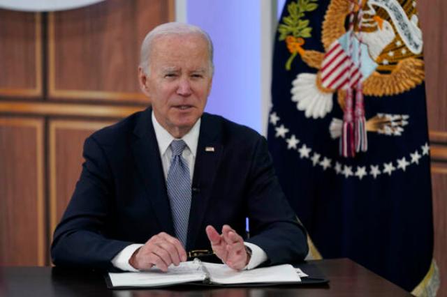 Biden si ricandida alle Presidenziali 2024: "Devo finire il lavoro. Parola d'ordine: libert&agrave; personali". Web: "Clown 80enne"