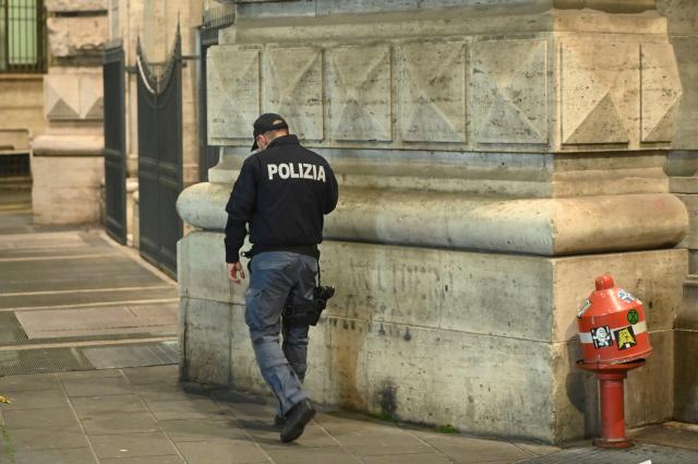 Migranti, la Francia schierer&agrave; 150 poliziotti al confine con l&rsquo;Italia. Parigi: "Entro l'estate maggiore rafforzamento"