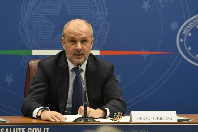 Mascherine obbligatorie in Rsa e pronto soccorso, stop parziale negli ospedali dal 30 aprile: le novit&agrave;