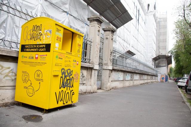 Autopsia sulla neonata trovata nel cassonetto a Milano: &laquo;Era gi&agrave; morta quando &egrave; stata abbandonata&raquo;. Si cerca la mamma