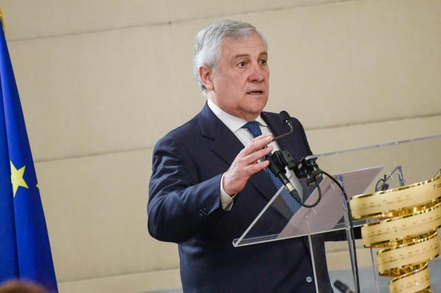 Silvio Berlusconi ricoverato, Tajani: "Sta meglio. Nel partito non ci sono leaderini o aspiranti leader"