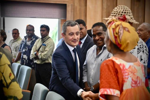 Chi &egrave; il ministro Gerald Darmanin che ha attaccato Giorgia Meloni: dall'accusa di stupro e alla gaffe sulla schiavit&ugrave;