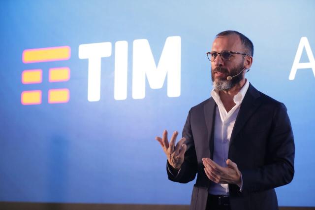 Tete TIM, per la rete / Netco si prospetta offerta congiunta tra CDP - Macquarie e KKR, con possibile coinvolgimento di F2I