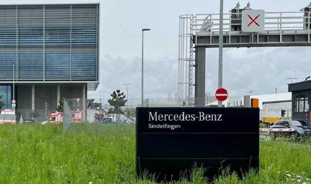 Sparatoria alla Mercedes, oggi un uomo ha ucciso due dipendenti della fabbrica di Sindelfingen. Testimoni: "Mirava ai capisquadra"