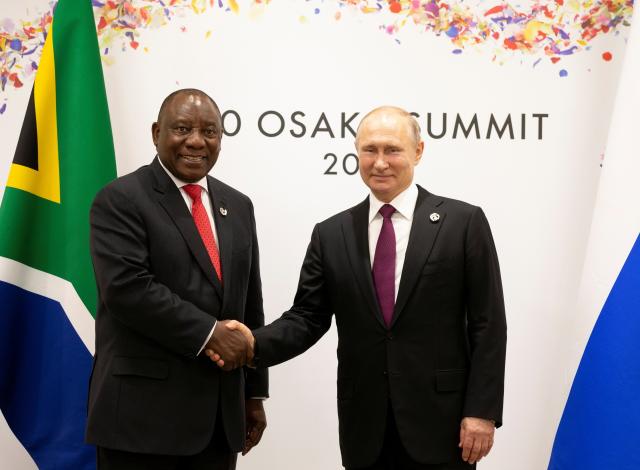 Guerra Ucraina, via libera di Putin e Zelensky alla missione di pace dei Paesi africani. Delegazioni a Mosca e Kiev