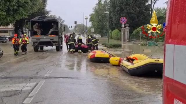 Maltempo Emilia-Romagna, esondazioni ed evacuazioni tra Faenza, Cesena e Forl&igrave;: 2 morti e diversi dispersi